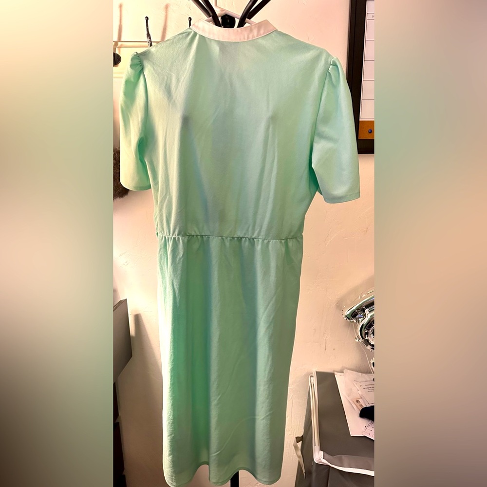 Woman dress size XL. 40” top to bottom, 16” top t9 waist, 16” waist